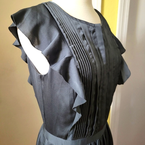 NEW Banana Republic Pintuck Flutter Sleeve Dress Grey size 6 Tall - Picture 3 of 15